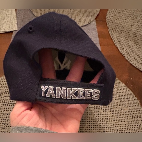 New York Yankees Vintage Velcro Adjustable Strapback hat Twins Enterprise - Picture 2 of 4
